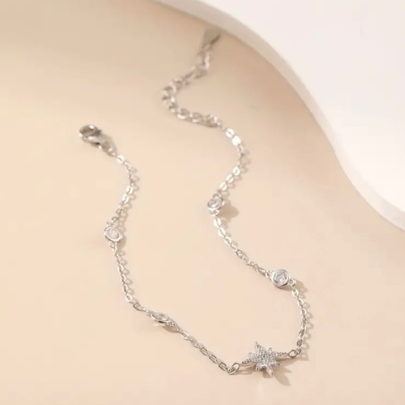 925 Silver Thin Chain Elegant Star Bracelet New in Box With Gift Box - Picture 5 of 6